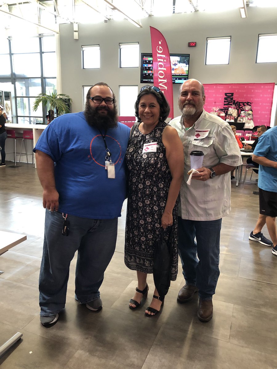 MissionTXperts's tweet image. Thanks to all the volunteers and customer care rockstars who brought their mom/dad to BRING YOUR PARENT TO WORK DAY. This event  was brought to you by #MULTIGENERATIONALNETWORK as part of this months #GENERATIONCELEBRATION 🎉 #BeYou #BeMagenta #AreYouWithUs #MissionTXperts