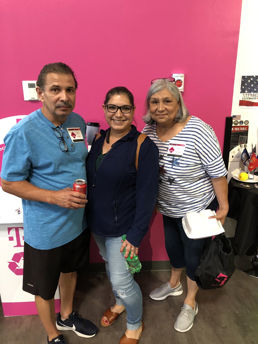 MissionTXperts's tweet image. Thanks to all the volunteers and customer care rockstars who brought their mom/dad to BRING YOUR PARENT TO WORK DAY. This event  was brought to you by #MULTIGENERATIONALNETWORK as part of this months #GENERATIONCELEBRATION 🎉 #BeYou #BeMagenta #AreYouWithUs #MissionTXperts