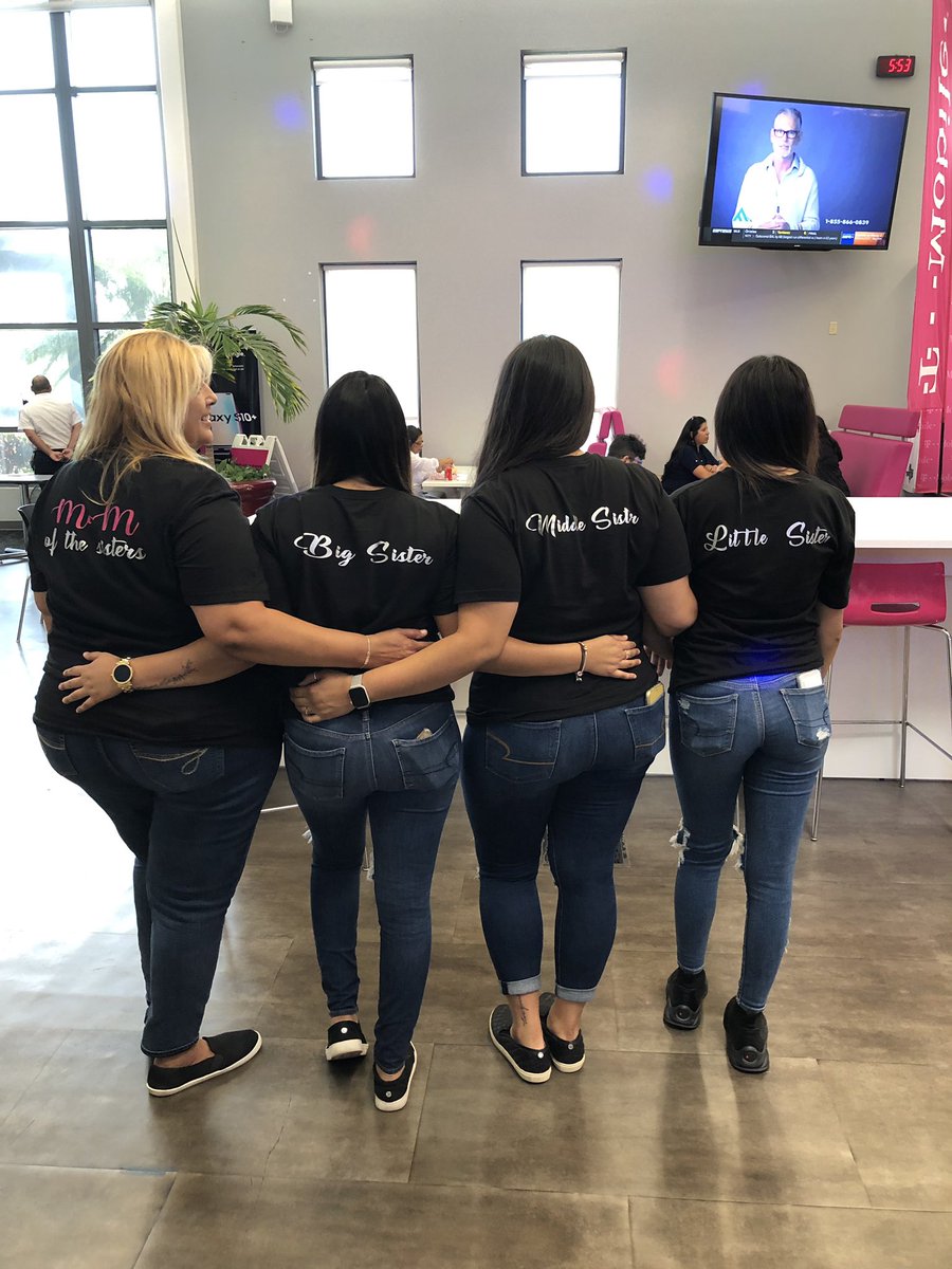 MissionTXperts's tweet image. Thanks to all the volunteers and customer care rockstars who brought their mom/dad to BRING YOUR PARENT TO WORK DAY. This event  was brought to you by #MULTIGENERATIONALNETWORK as part of this months #GENERATIONCELEBRATION 🎉 #BeYou #BeMagenta #AreYouWithUs #MissionTXperts