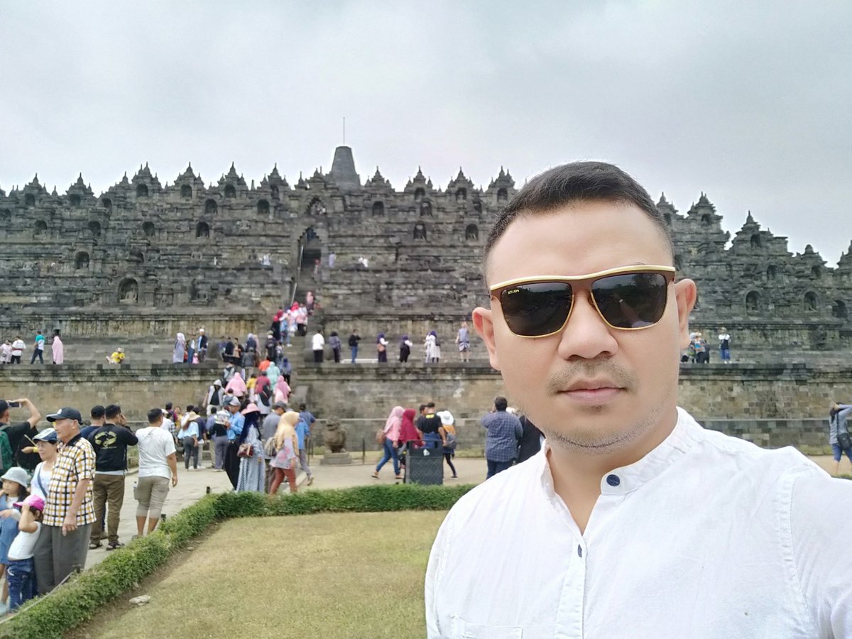 omroy_'s tweet photo. ini kacamata-ku meski mata tidak buram 😎 https://t.co/DCDrHN0X3G