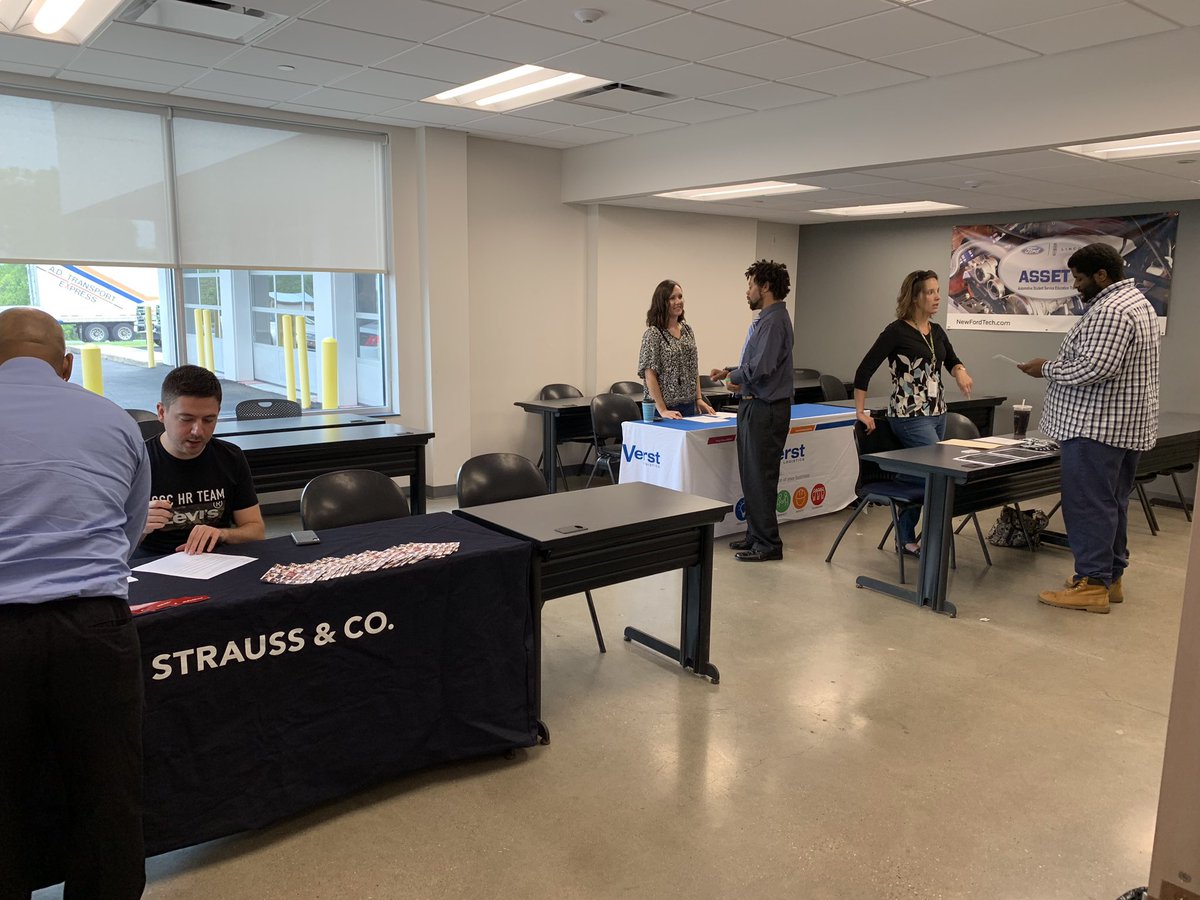 FreestoreFB's tweet photo. Thanks to our local companies who support and hire our LIFT the TriState graduates! @BelFlexStaffing @wayfair @verst @kroger @amazonnews @givaudan @levistrauss @sysco @manpower @beckmancoulter @BelFlexStaffing @GCTC_News @UPS #comprehensivelogistics @castellini Peter Cremer https://t.co/ZJu3PSWZBT