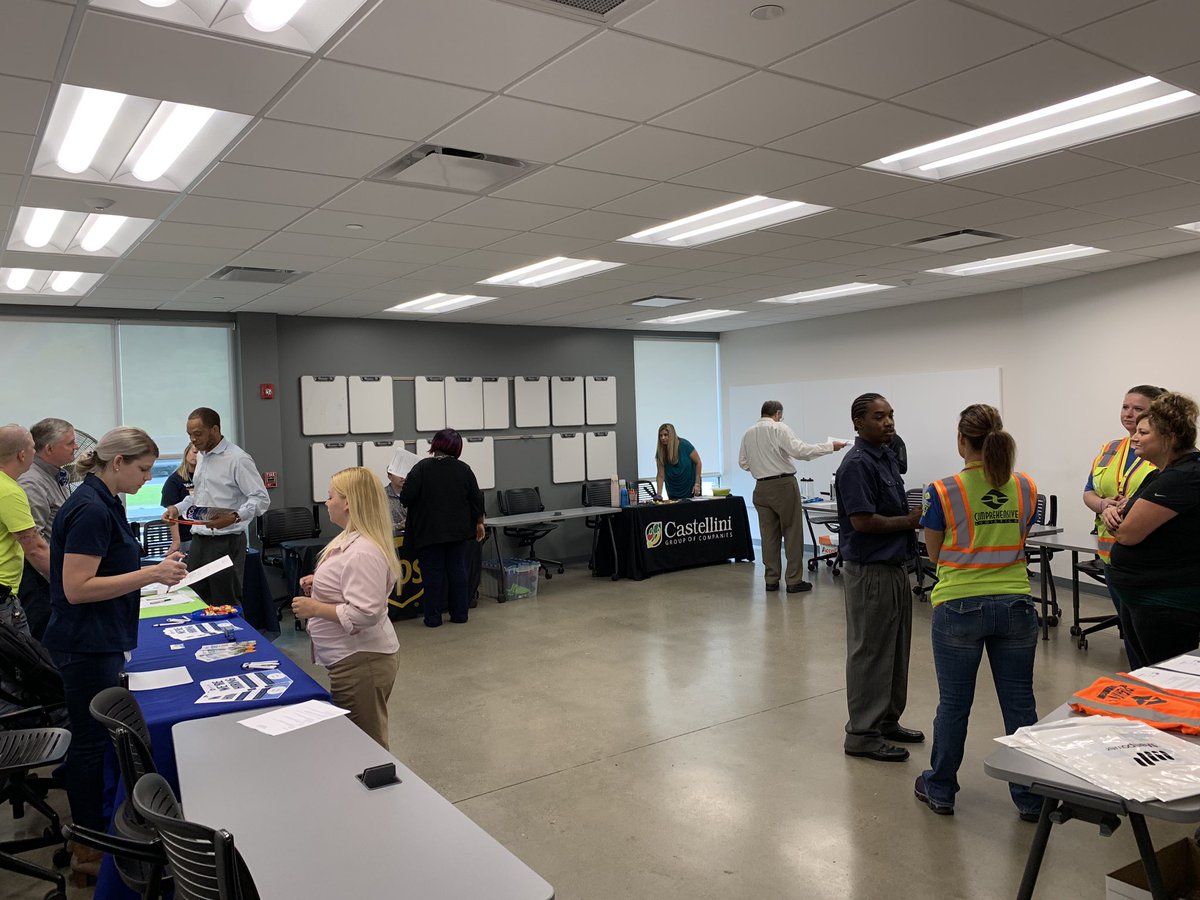 FreestoreFB's tweet photo. Thanks to our local companies who support and hire our LIFT the TriState graduates! @BelFlexStaffing @wayfair @verst @kroger @amazonnews @givaudan @levistrauss @sysco @manpower @beckmancoulter @BelFlexStaffing @GCTC_News @UPS #comprehensivelogistics @castellini Peter Cremer https://t.co/ZJu3PSWZBT