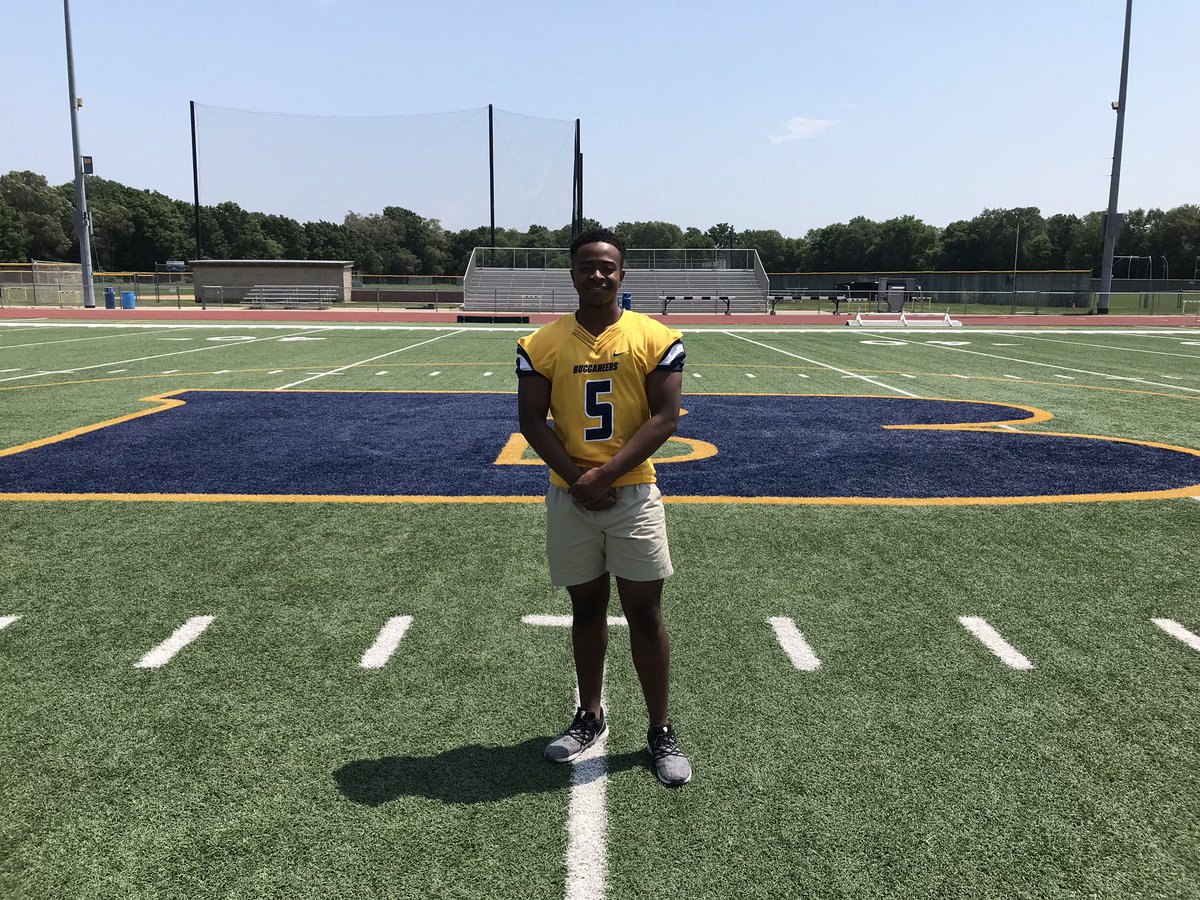 CurtissT_3's tweet photo. Honored to receive an offer to be part of an awesome program. Go Bucs! @coachkevincanty @Coach_Soenksen @CoachLanghoff @CoachWillStrong https://t.co/WqAMVKUPNY