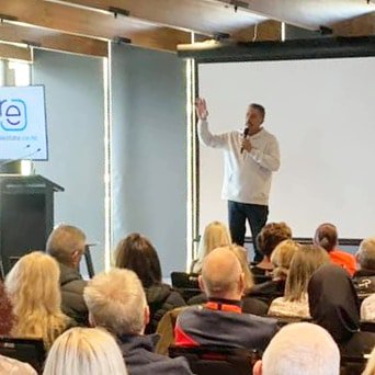Debbie_Coates_'s tweet photo. Day 1 of MPRE conference &amp; we were honoured to listen to Mike King, comic legend. Simply the most inspirational speaker I've ever listened to. Bloody hilarious too!
Find out about his work helping youths with depression here:
https://t.co/lSHwGpB3S5
https://t.co/gzWQtdOljC https://t.co/voIzmjats2