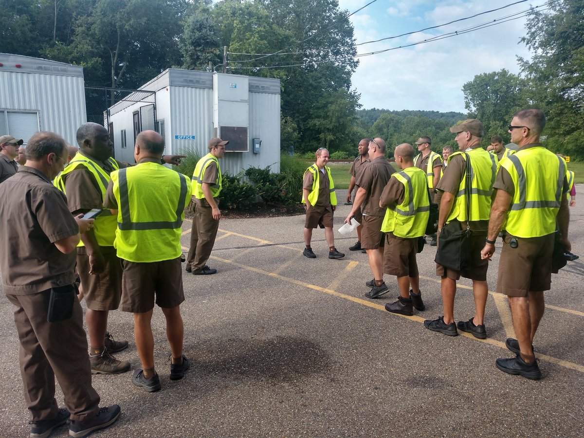 OhioPhila's tweet photo. Intersection safety
#lookleftrightleft
#livesafe๐๐๐ https://t.co/Z39i60b0lB