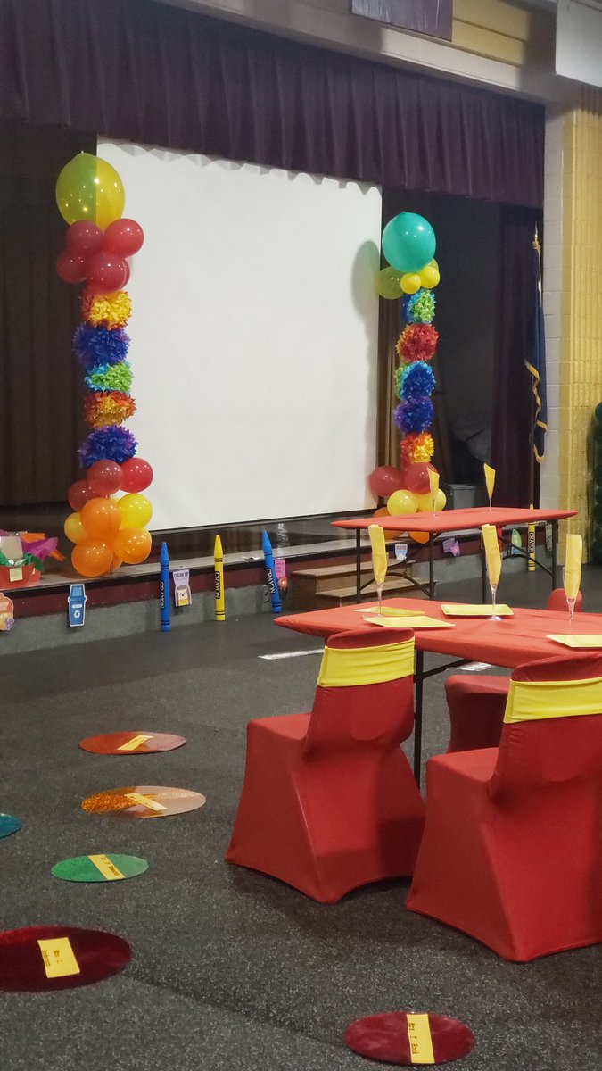 TheFerry3's tweet photo. This is just a little of how the first day decor! More pics to come... https://t.co/V0O4Z9zT7W
