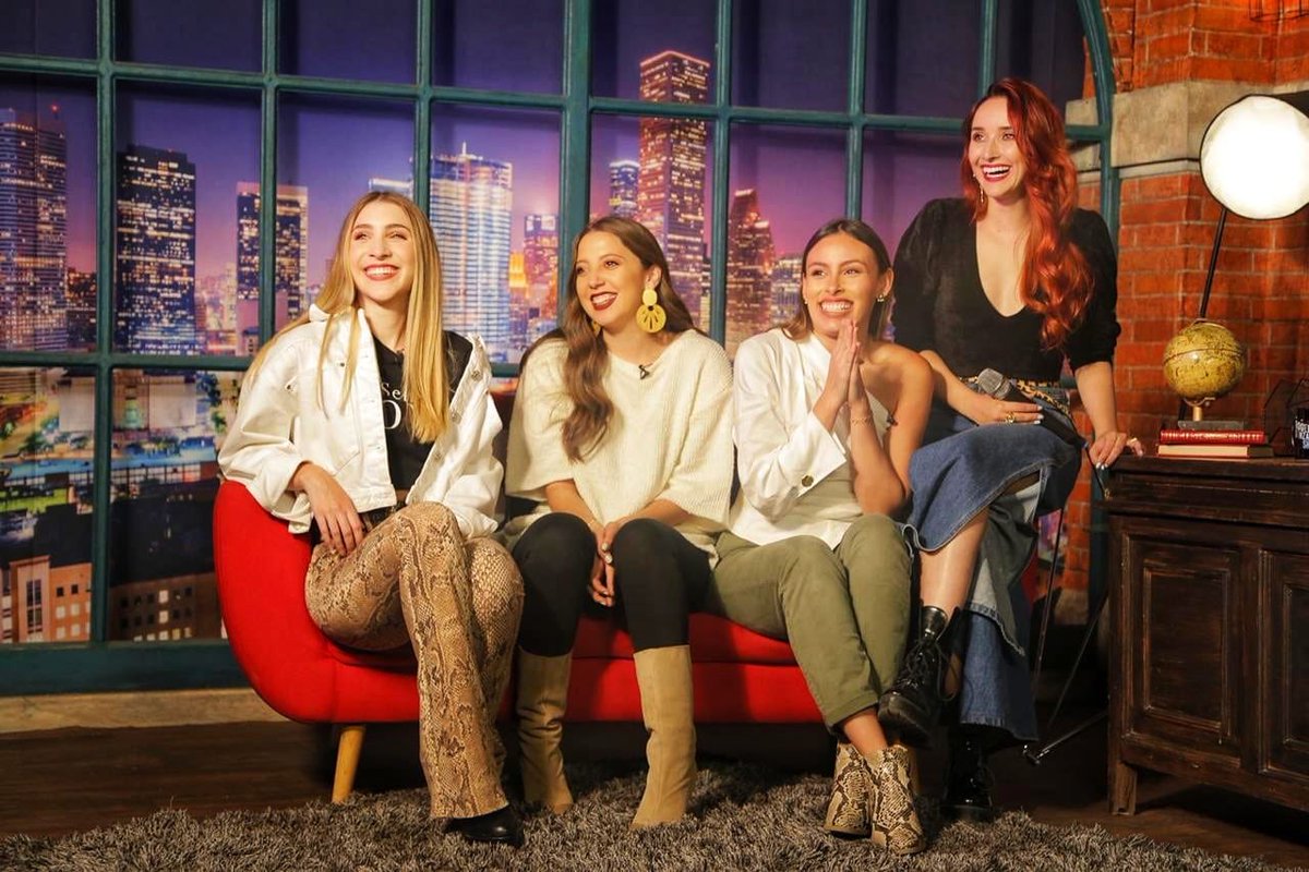 rogerlateshow's tweet photo. #Nocturnos ¿ya están viendo nuestro episodio estreno? 🤩
Ahora con nosotros @Ventinoficial jugando #ChupaYSopla 🗣👄😱👄😱 

🔴 Estamos EN VIVO 
👉🏻 https://t.co/z7AKNK2ud6

💥 ¡SUSCRÍBETE Y ACTIVA LA 🔔! 💥
#DeNocheEsMejor https://t.co/PgBL8ATyYf