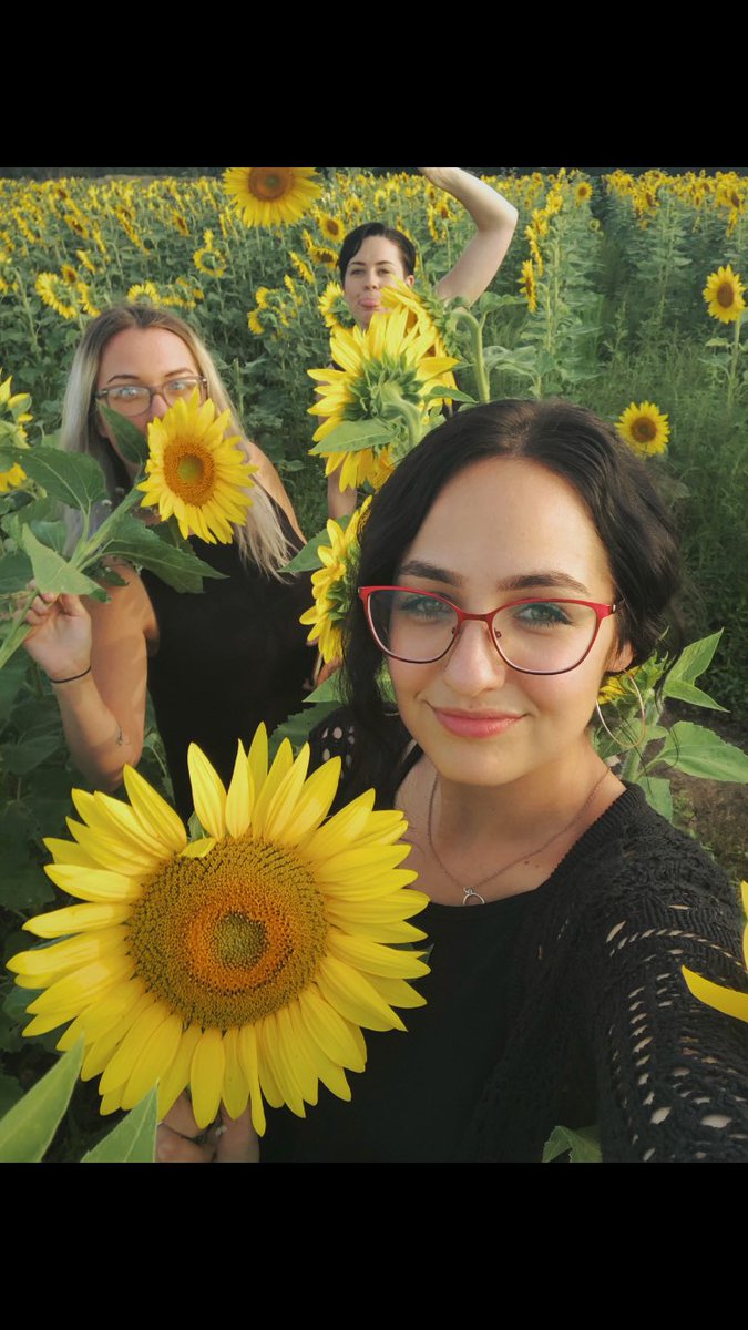 Mack_Simoson's tweet photo. Today was the best day ever 🌻💕 https://t.co/ewUXMKshq6
