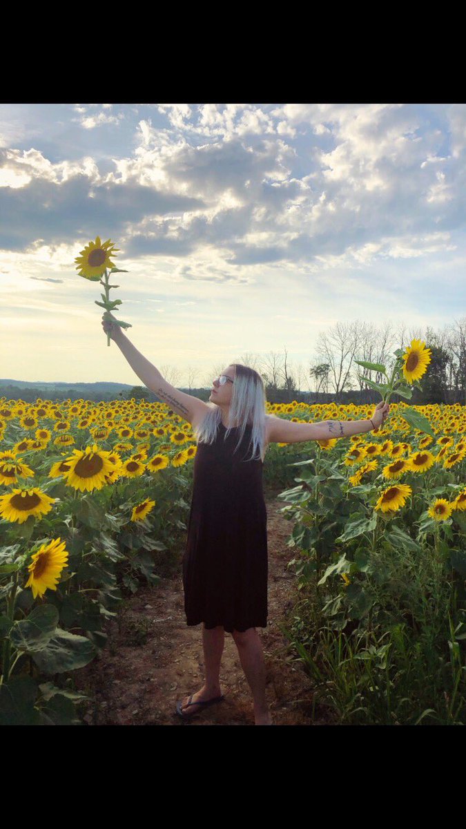 Mack_Simoson's tweet photo. Today was the best day ever 🌻💕 https://t.co/ewUXMKshq6