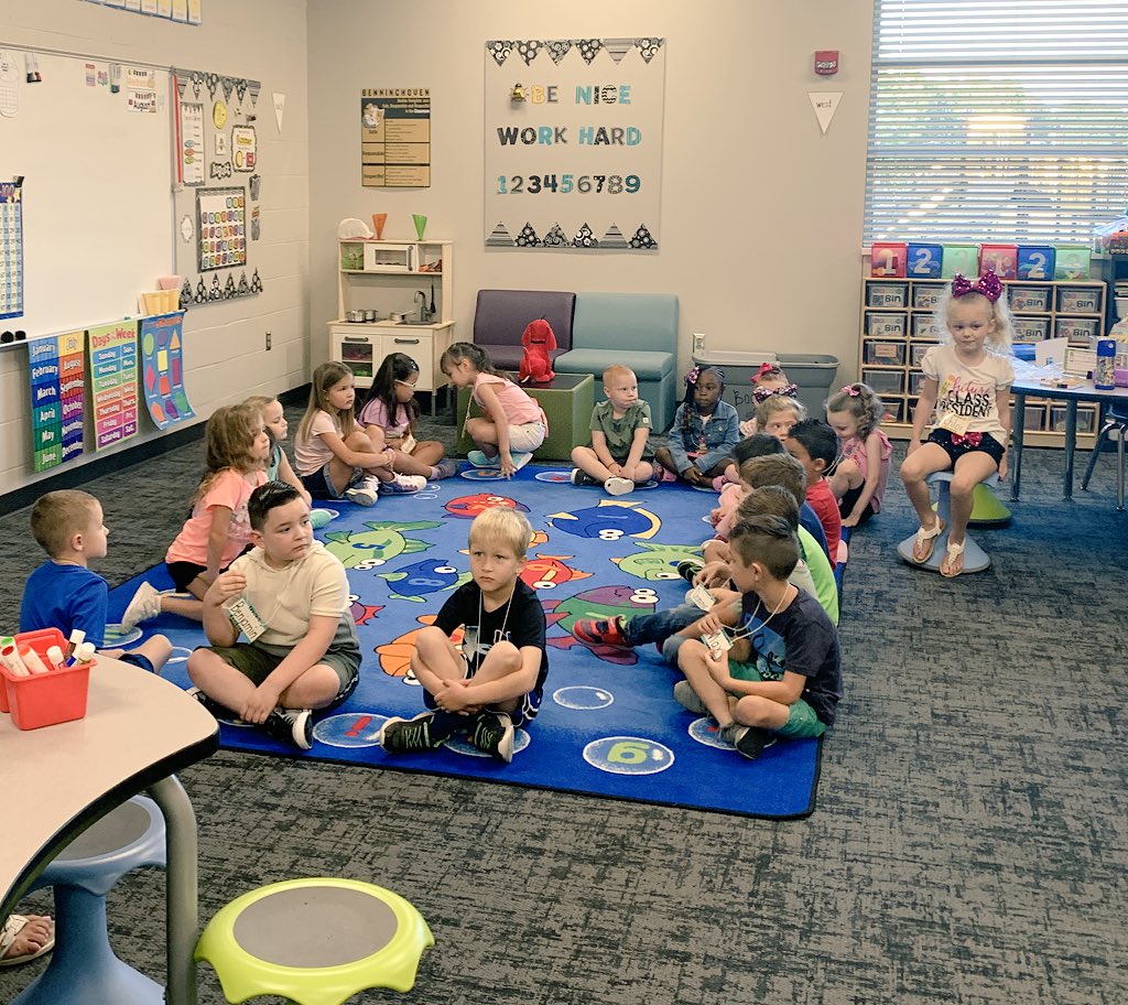 BHKnights512's tweet image. Welcome to Benninghoven New Knights! A great first day getting to know the newest members of our family. #UKnighted512 #wild4Benninghoven #firstdayofK