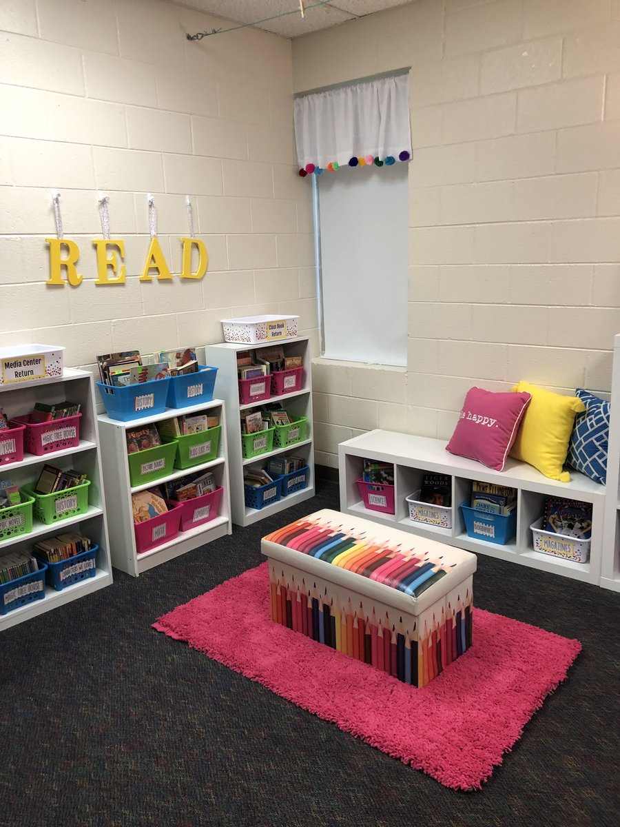 barbara0456's tweet photo. Wandered into the classroom of two of our first year 5th grade teachers and was treated to some really lovely learning spaces! @KLFeldner and @RaneyStogner are ready to teach! @HECleads! #Pridein5 @MrPollock_HEC @MCHarrisAP @RobinW_Cox @tinawmcc https://t.co/7MH2UfQHyq