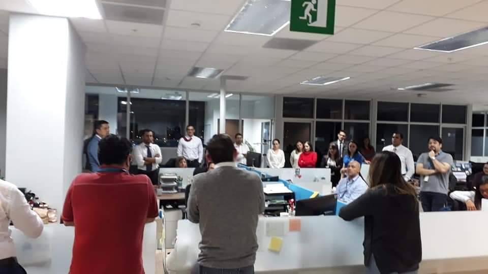micittcr's tweet photo. Faltan 4 horas para el apagón analógico y el equipo del Micitt continúa trabajando e informando a la población para que se prepare y conozca los beneficios de la transición a la televisión digital. Info en https://t.co/A6JQfSU6LG #Micitt
#EquipoTelecom #TVDigital https://t.co/8csZEKMwa2