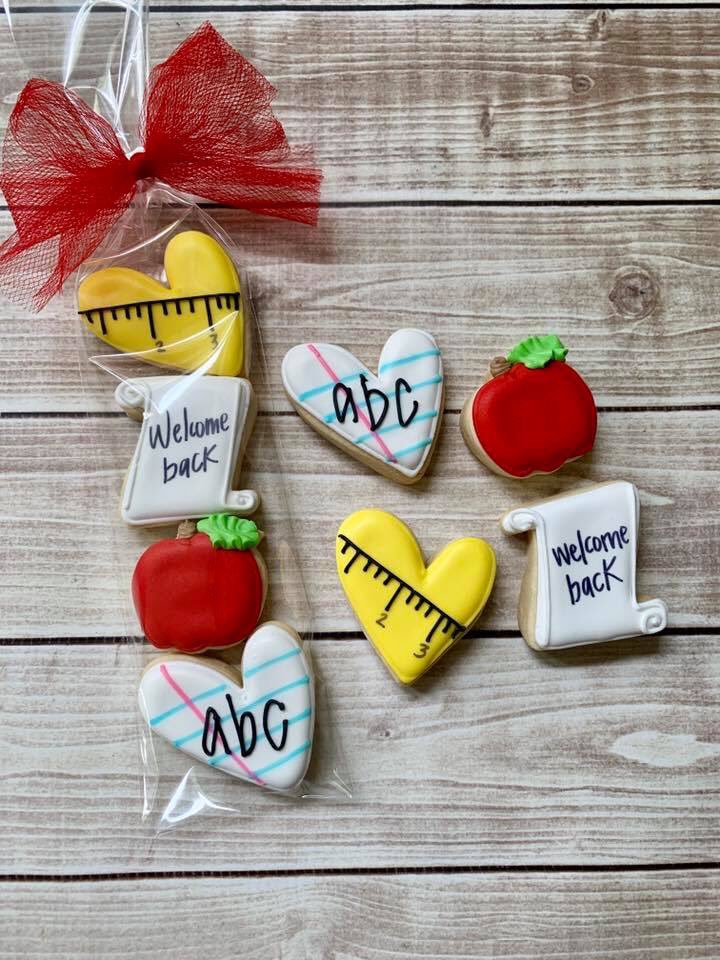 Let us help make going back to school a little bit sweeter! 

forms.gle/ycJz8ZgptDU1Rg…

#customsugarcookies #royalicingcookies #sbtb #sweeterbythebatch #greensborocookies #gso