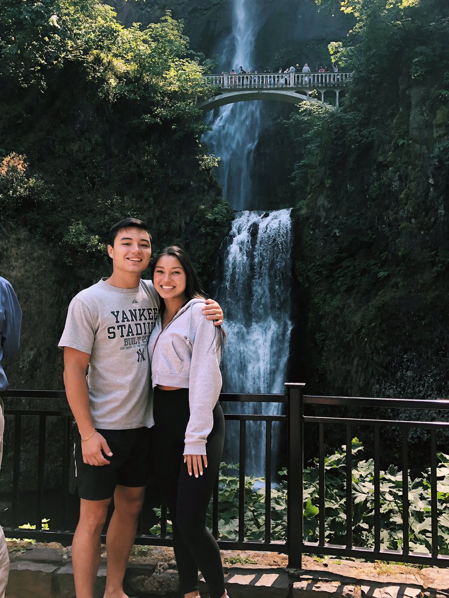 gaabbbyy_'s tweet photo. My Oregon boy😍 https://t.co/ePidbvc07n