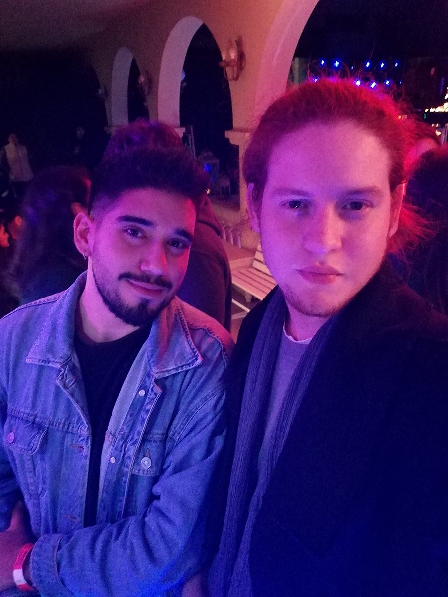 arielmedicen's tweet photo. Con estos bebés en la #burningfest 🏳️‍🌈 https://t.co/6kjJ4OpjMP