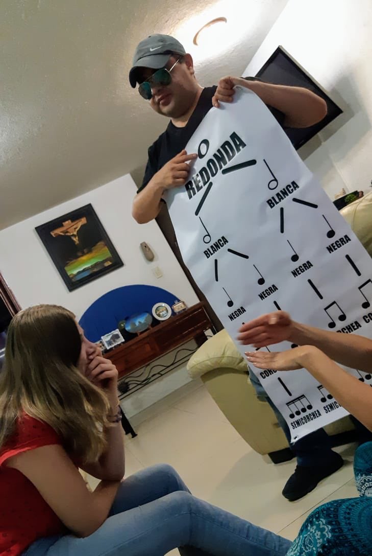 CorrexSonrisas's tweet photo. Ayer Edgar Tenorio, profesor de música con discapacidad visual dió una clase de rítmica y métrica a Evelyn, alumna con discapacidad auditiva. Únete y dona.

Proyecto Beethoven
#garmin #CorriendoporSonrisas #rumboal703cozumel #ProyectoBeethovenMX #im703cozumel https://t.co/J8NC9AI5Cq
