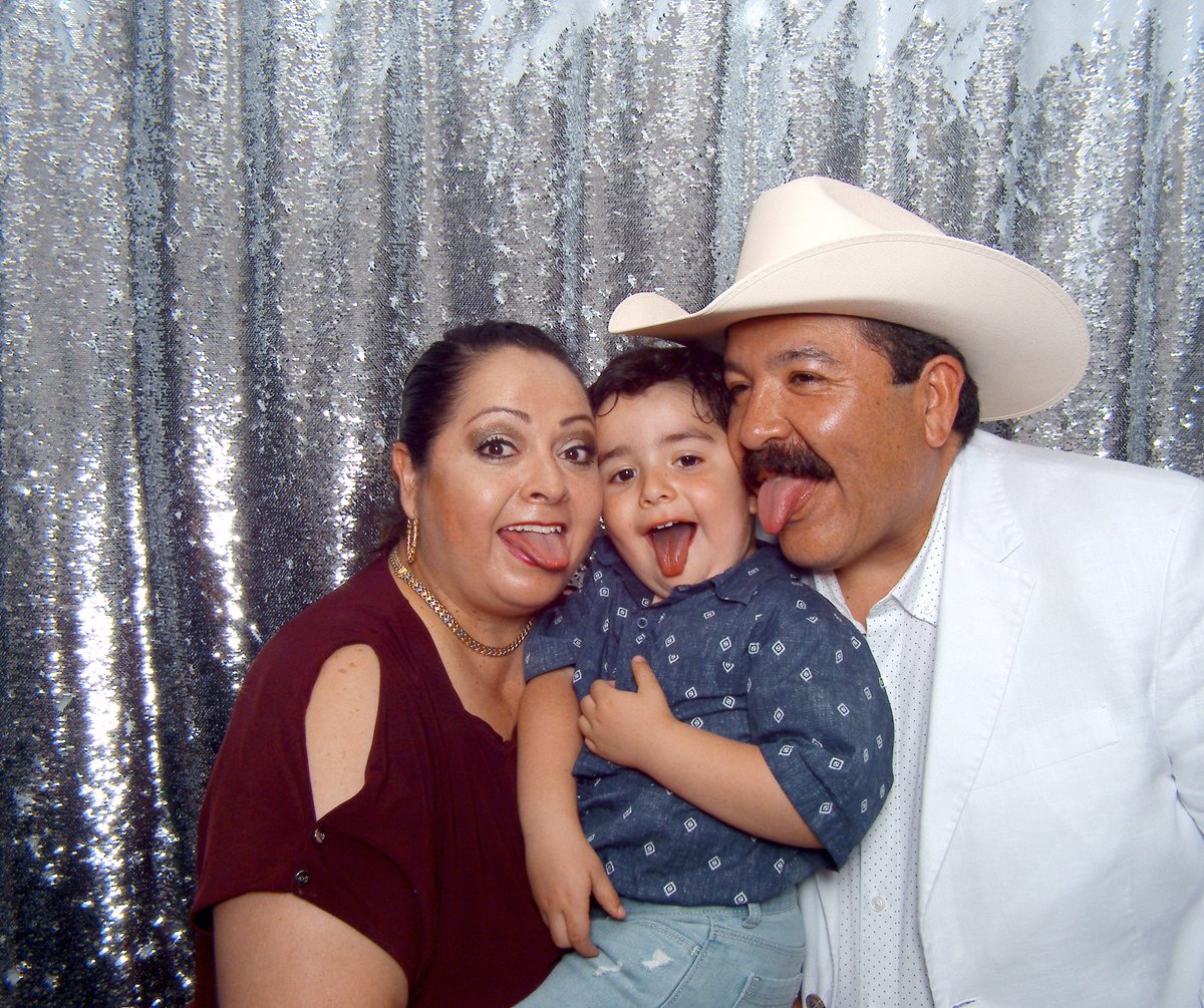 LumosPhotoCo's tweet photo. Our Silver and White Mermaid backdrop made its debut at this beautiful Quinceañera from last weekend!

Visit https://t.co/CoNr1zTgpM or message us! 

#lumosphotoco #photobooth #photoboothrental #saltlakephotobooth #localbusiness #cv #quinceanera #events #utahwedding #wedding https://t.co/YOhv0CL63t