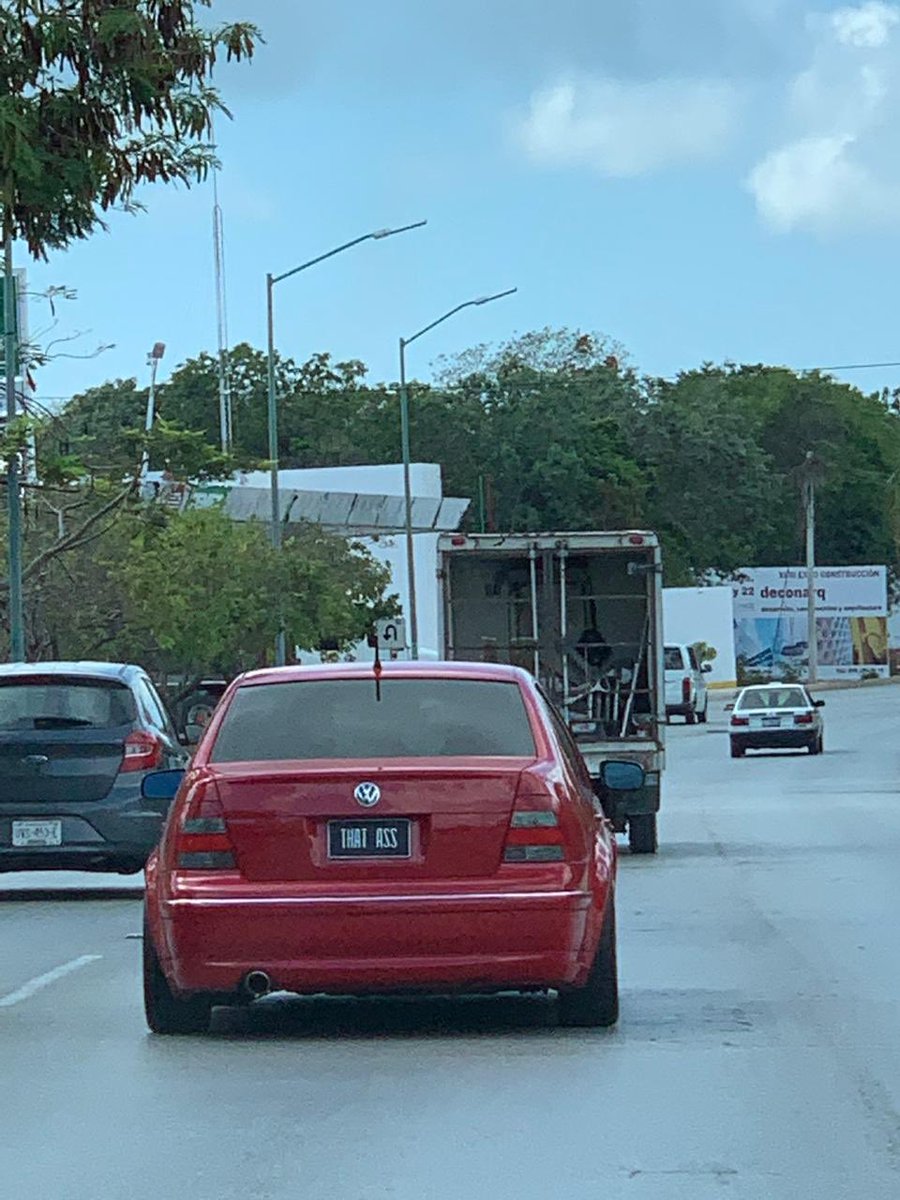 1CdCorrecto's tweet photo. Aquí casual, las placas son para los tontos. Si las patrullas no tienen placa, ¿qué esperamos de estos nacazos? https://t.co/xXYCxJqygO