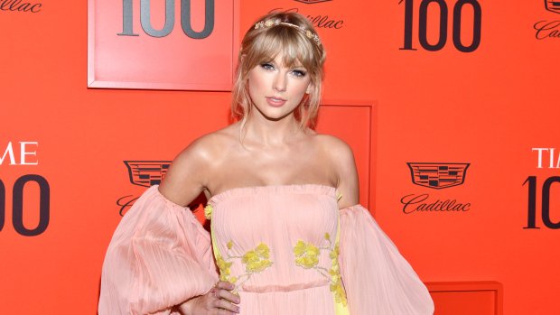 CTVNews's tweet photo. 'I can't stop crying': Taylor Swift sends Ontario fan $6K for university tuition https://t.co/G2AmfzQZEt https://t.co/nlf6ESLLJy