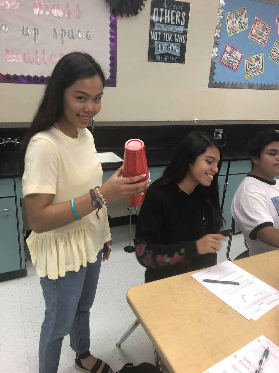Kel_Grigsby's tweet image. Physics Day One! Find your lab partner by matching sound activity - lots of smiles, curiosity, and hypothesis...what is in those cups? 🤔🤔🤔 #WeAreEscondido #LoyalStrongandTrue #FirstDayOfSchool2019 #scientificinquiry #studentengagement @ehscougars