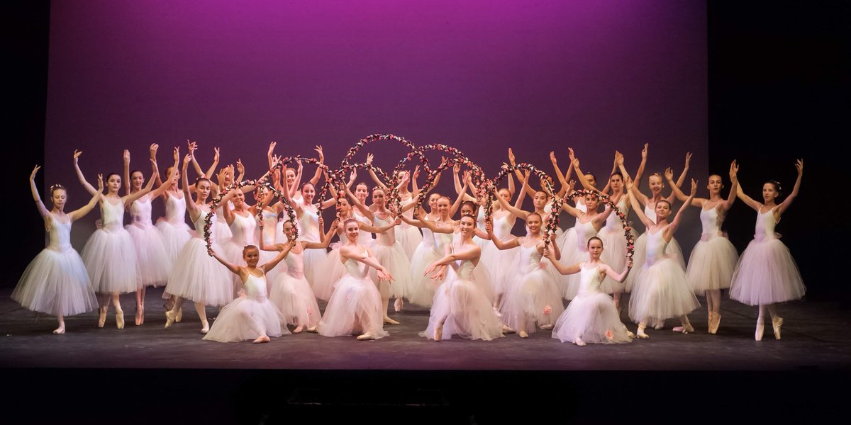lindasballet's tweet photo. Looking for top class ballet training ? Get in touch soon for September start.  Limited spaces. Contemporary, jazz and musical theatre also taught. https://t.co/ZElKh8tsJ8
