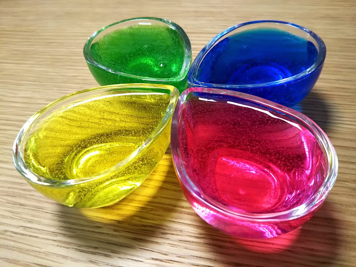 まんがライフオリジナル９月号発売してます！今月の「鬼桐さんの洗濯」では茶子の実家愛媛でのお話や魔王くんの夏休みの宿題でみんなでスライムを生成したりするお話です。資料用に買ったホウ砂で私もつい生成してしまったけど楽しかったです…よろ… 