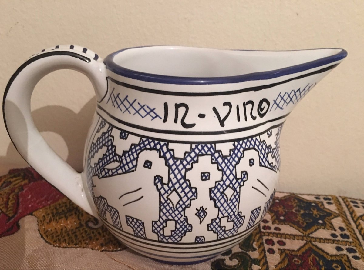 loveretrocrafts's tweet photo. Excited to share the latest addition to my #etsy shop: Vintage DERUTA Italian Blue & White MAJOLICA Umbrian Design Water Pitcher / Jug - Hand Decorated Hand Fired Enamel Ceramics https://t.co/RBSUlgNK6Y #art #ceramicjug #ceramicpitcher #pitcher #jug #waterjugs https://t.co/Op6NbzNhOc