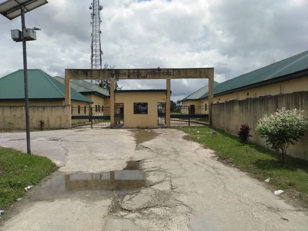 TrackaNG's tweet photo. N50m was allocated in the 2018 budget, for the provision of pupils desk and chairs, to schools in ogbolomabiri,Okoroma clan(Nembe LGA, Bayelsa State
Status: Not done
#GetInvolved
#2018ConstituencyProjects https://t.co/tm12vMe7Pn