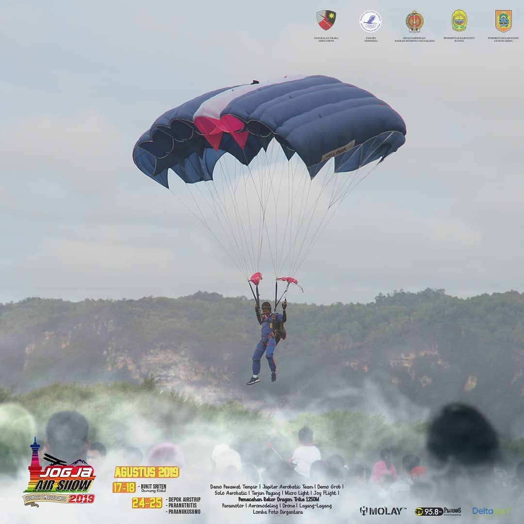 ppdadisucipto's tweet photo. Salam Dirgantara
SWA BHUWANA PAKSA!!
@jogjaairshow_id
 hadir kembali dgn atraksi menarik!
17-18 Agustus 2019 di Bukit Sriten, Gunung Kidul
24-25 Agustus 2019 di Depok Airstrip, Parangtritis, Parangkusumo
Pastikan airbro &amp; airsist hadir ya!😎 @starjogja @infoseni_ @infojogja https://t.co/NbkN8YoMUW