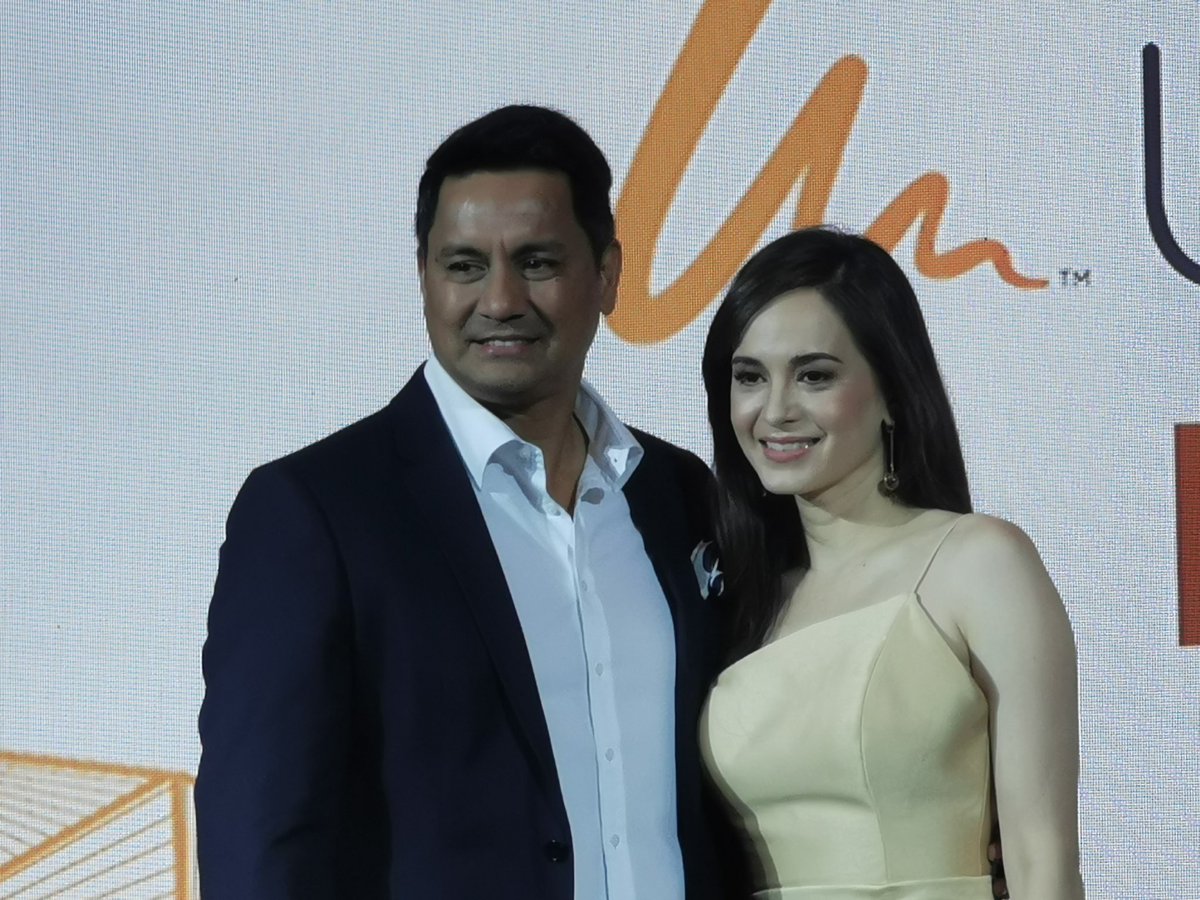 mjfelipe's tweet photo. LOOK: Richard Gomez and Lucy Torres-Gomez launched as the newest endorsers of 'Ultherapy for Two'. Richard says 'this is also for men' and Lucy replied 'ang gwapo niya bago matulog, paggising ang gwapo pa rin ng katabi ko'. #UltherapyForTwo https://t.co/J4fB9oS15s