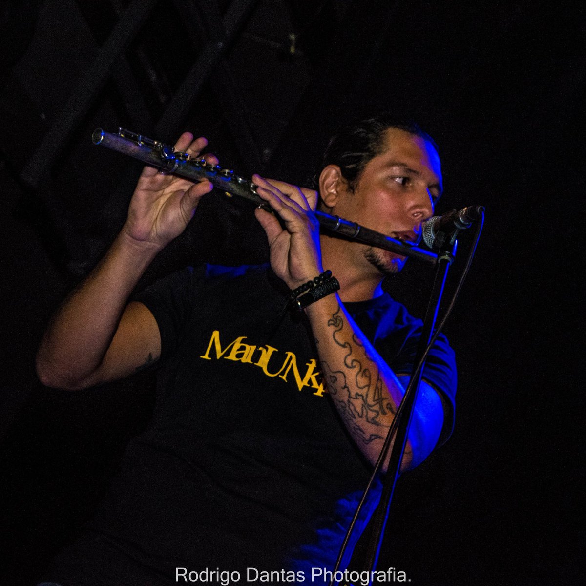 manunkindband's tweet photo. Tá chegando, galera! Neste sábado, vamos nos apresentar no @studiobrock, em Nova Iguaçu! Na foto, Rafael Picolo, nosso flautista.
.
#manunkind #manukindband #heavymetal #heavymetalbrasil #bandaderock #brazilmetal #heavymetalmusic #studiob #flauta #flautista #flautatransversal https://t.co/N63tGQ2N0W