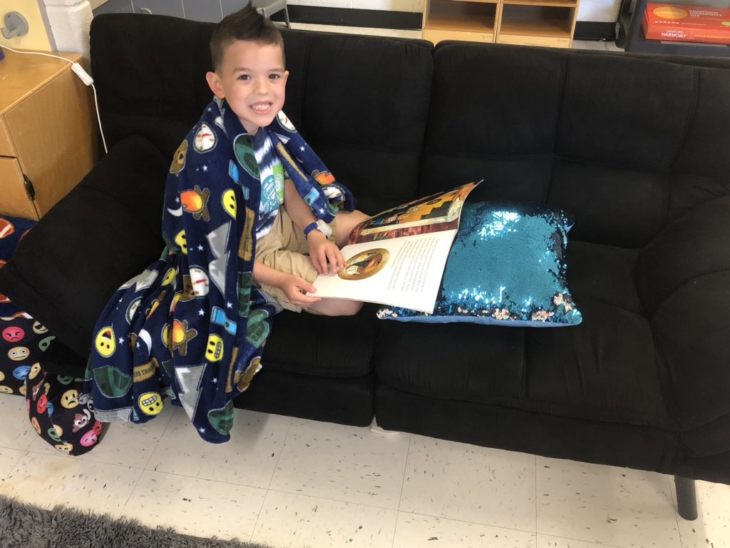 RJMonroe60's tweet photo. @support_a_teach @billburr Any help is greatly appreciated!
https://t.co/DnrZWcbKVm Here’s a picture of one of my students enjoying a cozy corner in my classroom. #clearthelist https://t.co/G8PZWZQmES