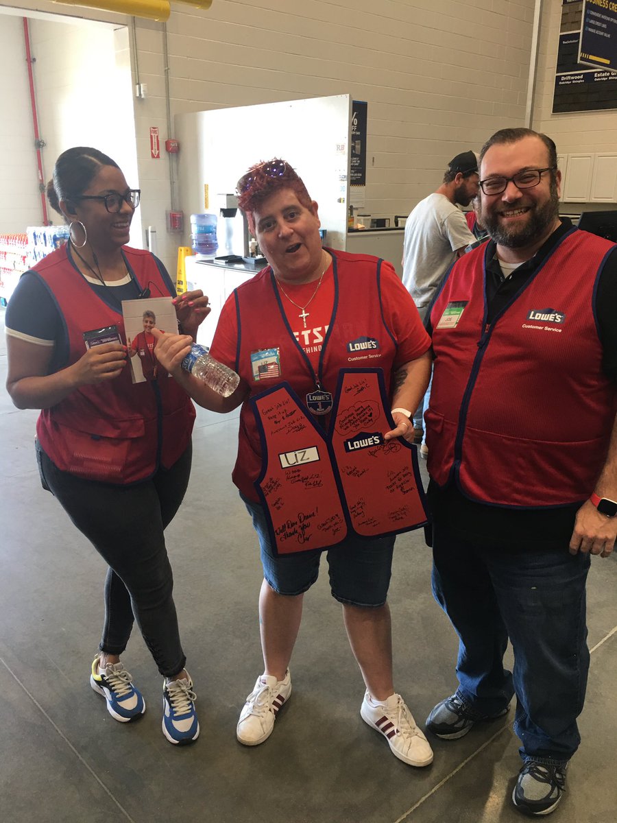 Joe_AHRBP_1217's tweet photo. Cashier of the month goes to Liz!!!! Great job Liz and thank you for all you do !! #Lowes2921 #frontendrocks #Smartservice @Rysmith2731 @Fishon2731 @CathyGarrido3 @AntN2921 @deirvine2 #Ralph https://t.co/P4MGF6ZBWs