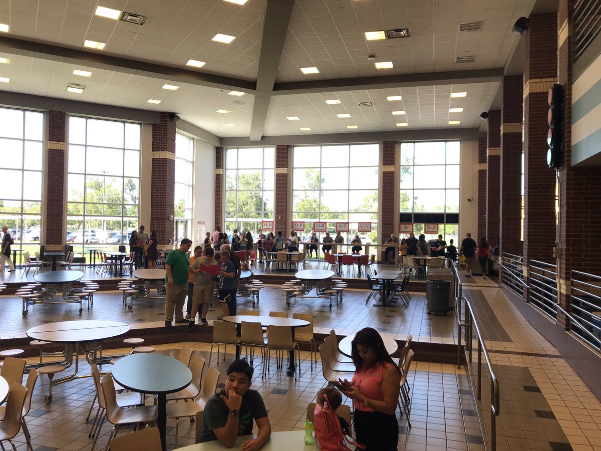 DrTTsang12's tweet photo. @LJIPanthers had an AMAZING turnout for Meet the Teacher! It was a packed house!! We are so blessed to have such supportive &amp; involved families!! #WeAreOne #buildingourstory #FromHereAnythingIsPossible #bisdpride https://t.co/ZvHDnmNLrt