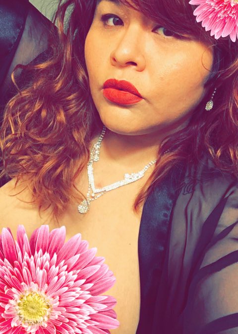 ehhstephs's tweet photo. Love your skin ladies. Body appreciation everyday. Plus I think he and I deserved to celebrate. Tonight 😉 will be lovely. Thank you universe. #classylady #effyourbeautystandards #Shine #peruvian #myperuvian https://t.co/1Gq0EVFg7O