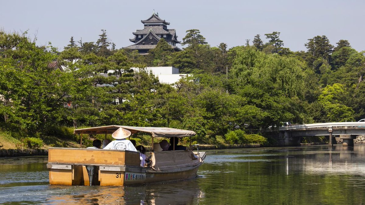 ট ইট র Nippon Com Cn T Co Olkuw7ofgp 给大家介绍一下日本国宝松江城 堀川泛舟 松江城位于岛根县松江市 水城 松江市东西两侧分别是 中海 和 宍道湖 以城郭为中心建起的城市 城下町 一带有堀川流经 是一座观光城市 日本岛根县