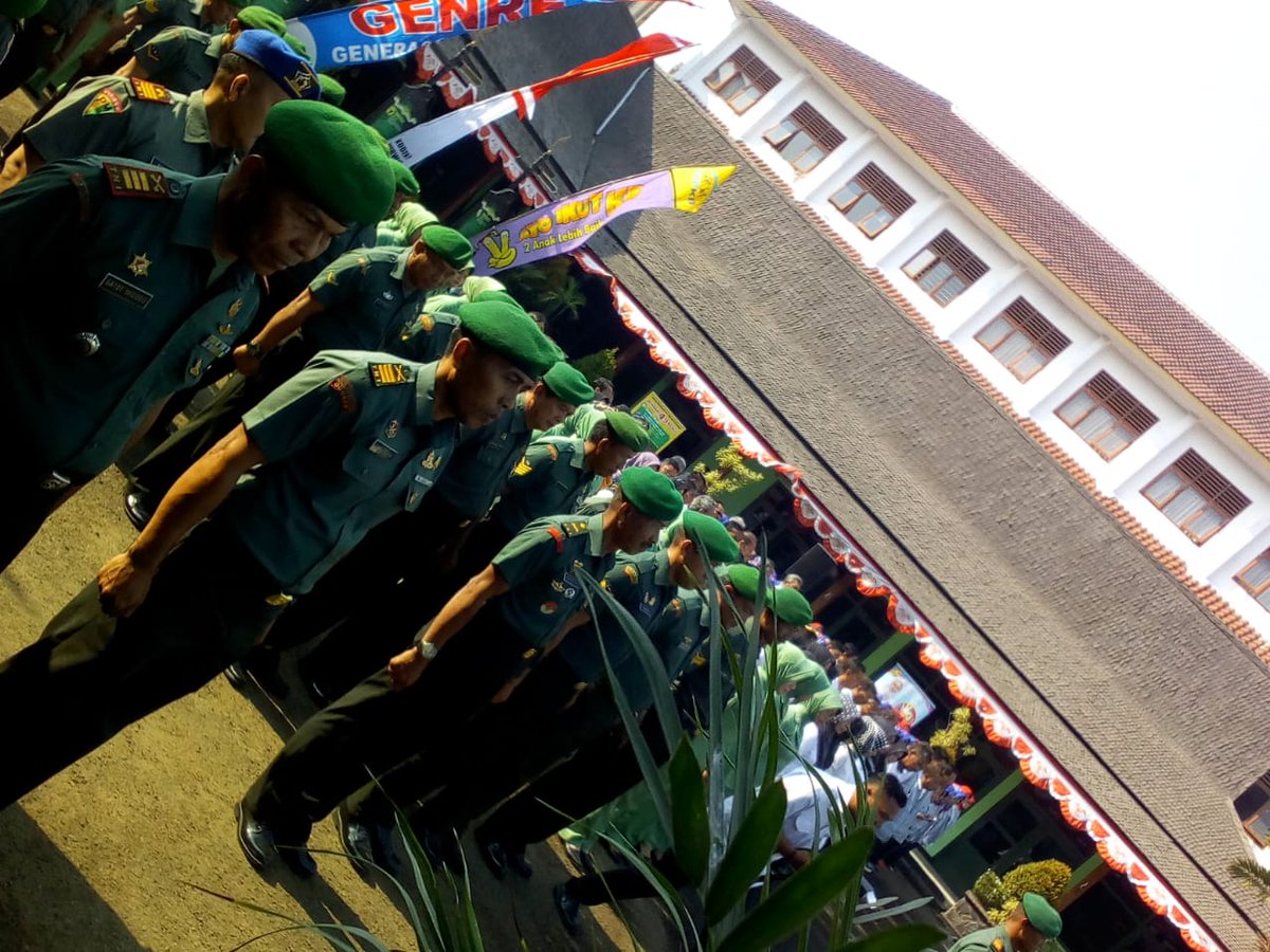 DPPKB2's tweet photo. Kegiatan Bhakti TNI Kesehatan Terpadu bersama KODIM 0619 Purwakarta.. https://t.co/H8alnqgnhm