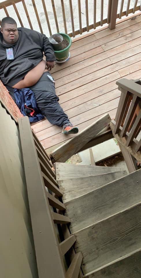 BooM313Beatz's tweet photo. My cousin leave the crib and I hear a loud ass pop I’m thinking he got shot, I come outside and see this 😒 https://t.co/YhtO8P3hVw
