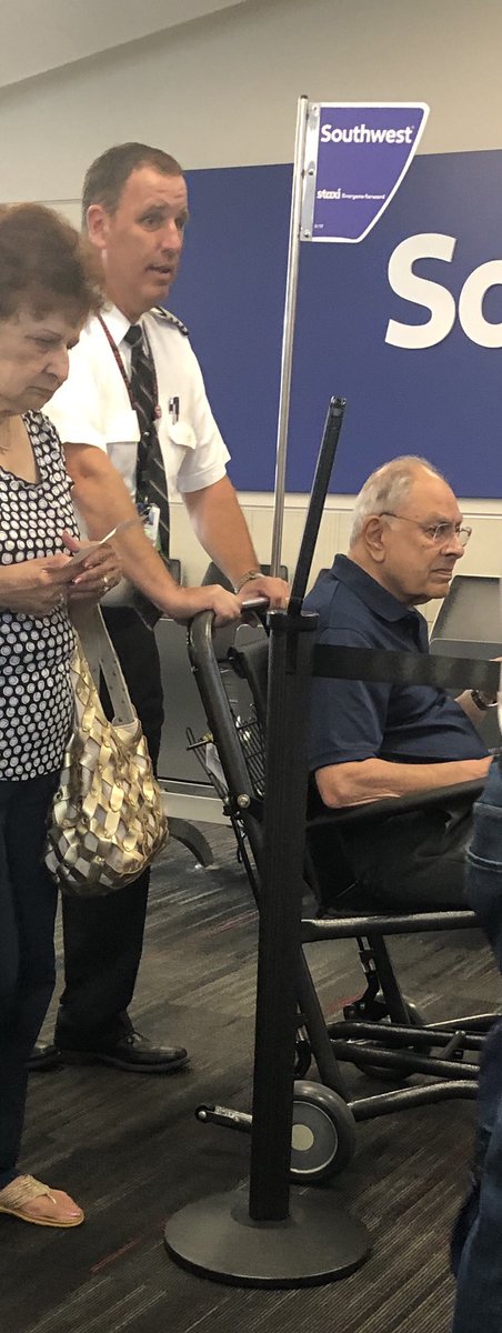 1r2ns's tweet photo. @SouthwestAir why we ❤️ Southwest. Everyone pitches in to get us where we need to go! https://t.co/IRzfJcDlwz