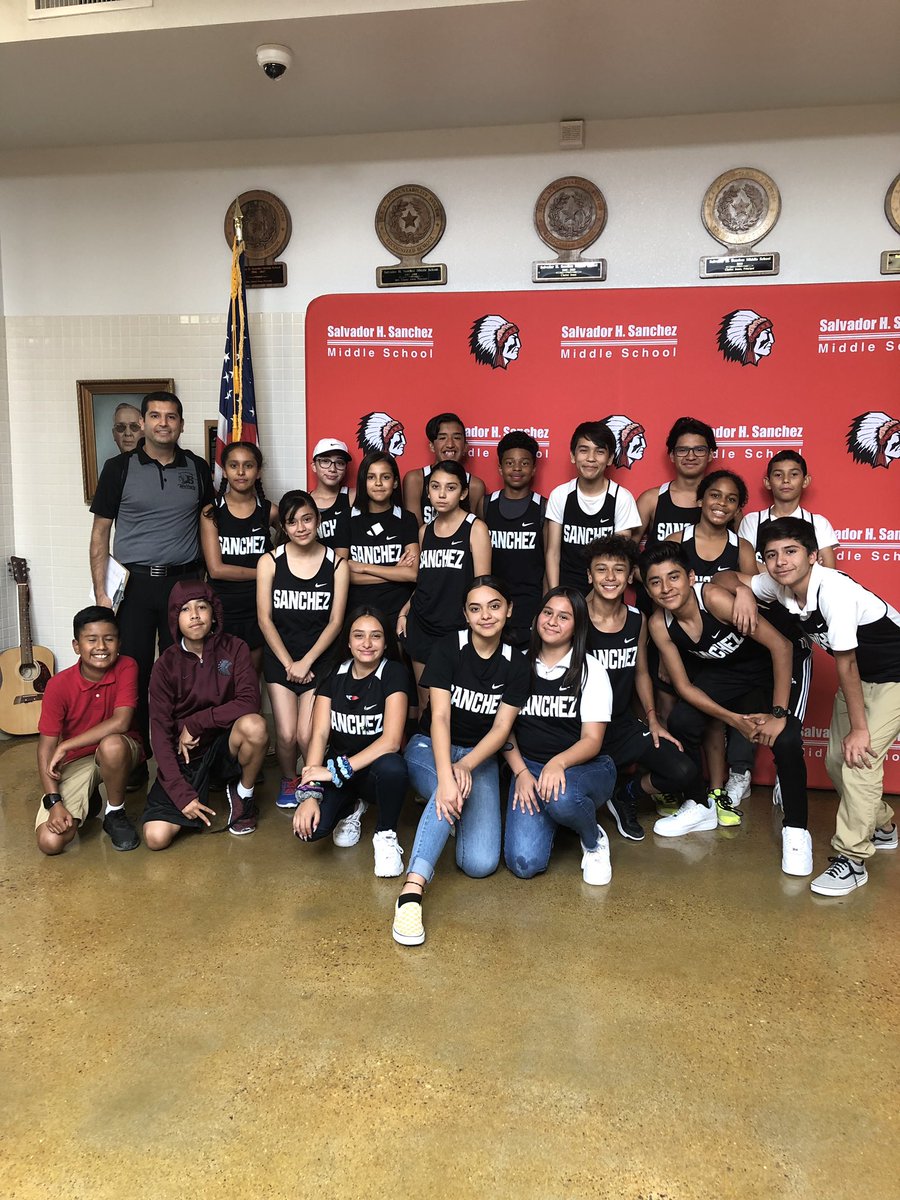 AAcosta9324's tweet photo. Cross Country Team headed out to their first meet #TeamSISD @SSanchez_MS #RedAndStrong Enjoy the season! https://t.co/eEYCpczGZN