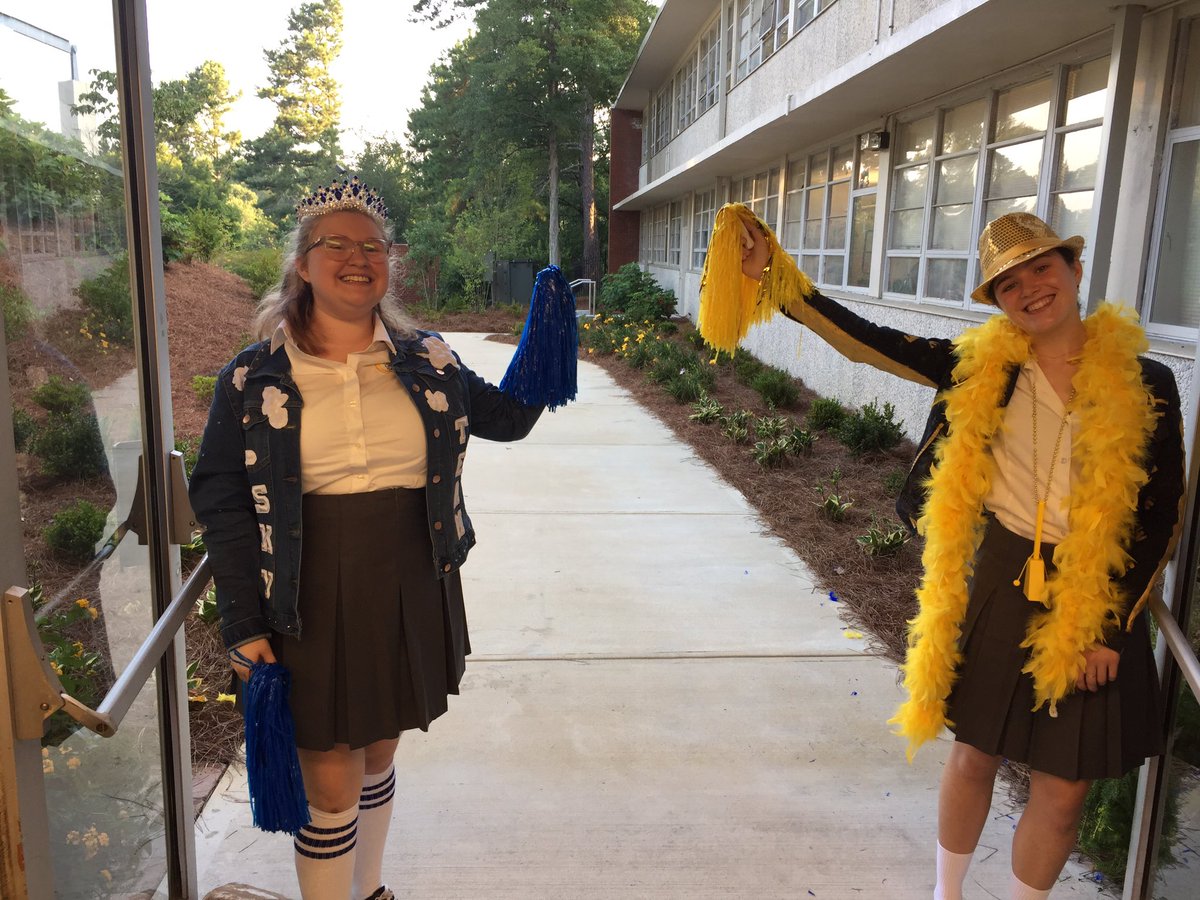 joygprince's tweet photo. Our Earth & Sky Goddesses greeted each member of our community as we arrived this morning. @AGSHurricanes @ahillgill @kristaparker #20yearsofAGS #thisisAGS https://t.co/nxBYE0bV9t