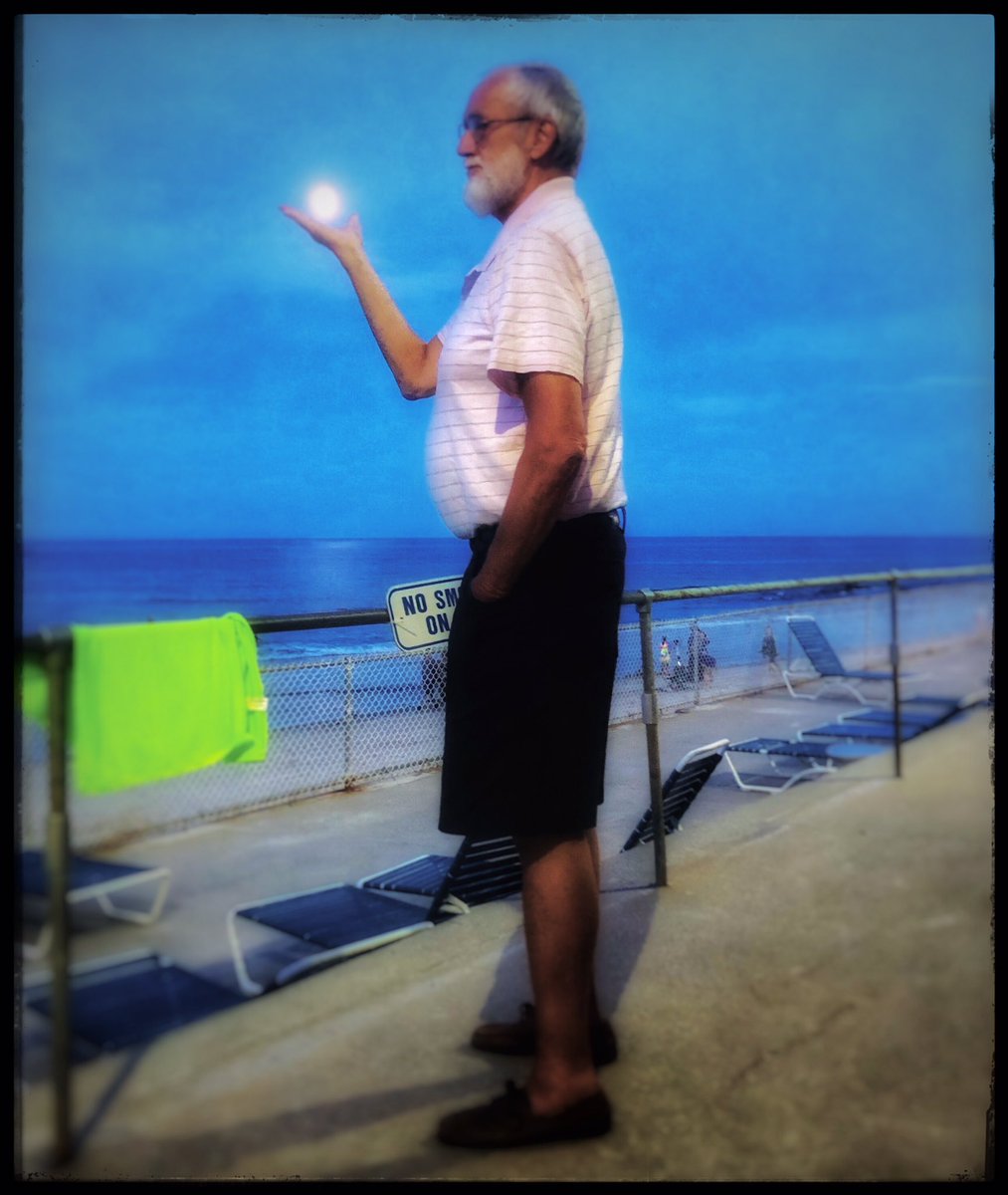 CurrierCarrie's tweet photo. Grumpy captures the moon https://t.co/dza8kyruWV