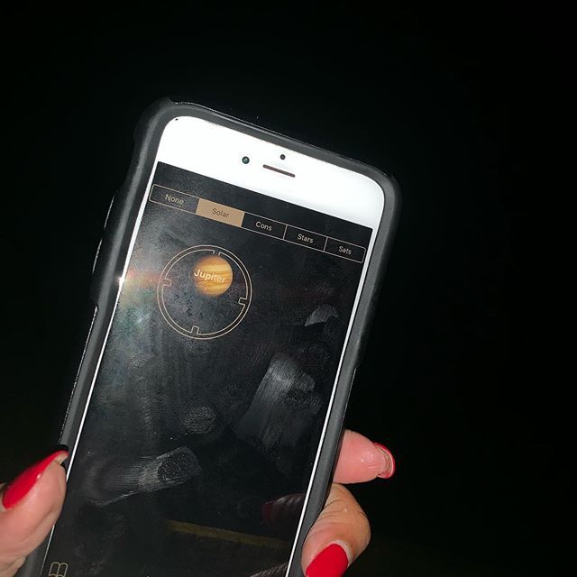 TexasOnTheGo's tweet photo. I now we know this is Jupiter thanks to #planetfinderapp https://t.co/sw4FtxJLKC https://t.co/OjkXGZ9hCf
