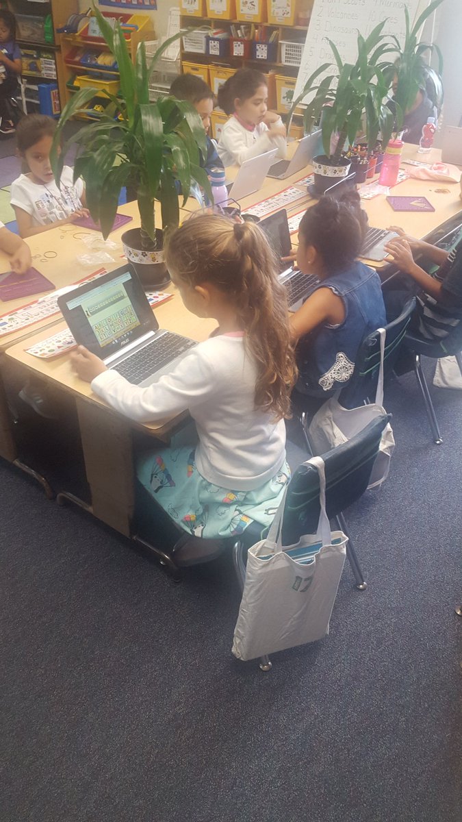 LockwoodRoom14's tweet photo. Math stations included geo boards, pattern blocks and ST Math! Here We go with our favorite penguin, Jiji. https://t.co/FtKyQlJXyu
