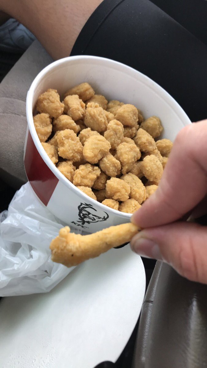 CeeToques's tweet photo. “Nike boys we don’t do 3 stripes” @Nike @kfc https://t.co/CK25DH6fN6