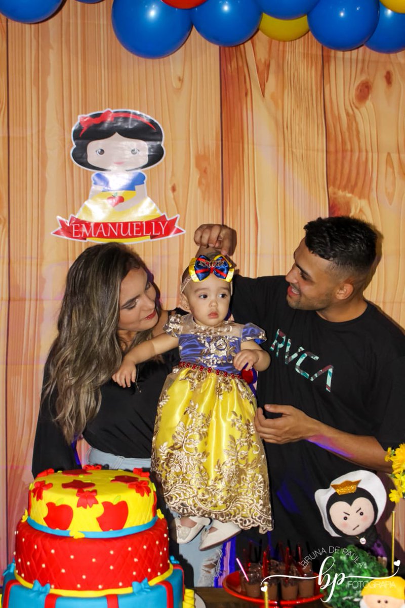 sdmaia16's tweet photo. Ver a felicidade de vocês não tem preço ❤#peimeiroaninhodaminhaorincesa
#mereceomundo
#amovoces
#Brancadeneve @nathy_allves1 https://t.co/268INmNmD2