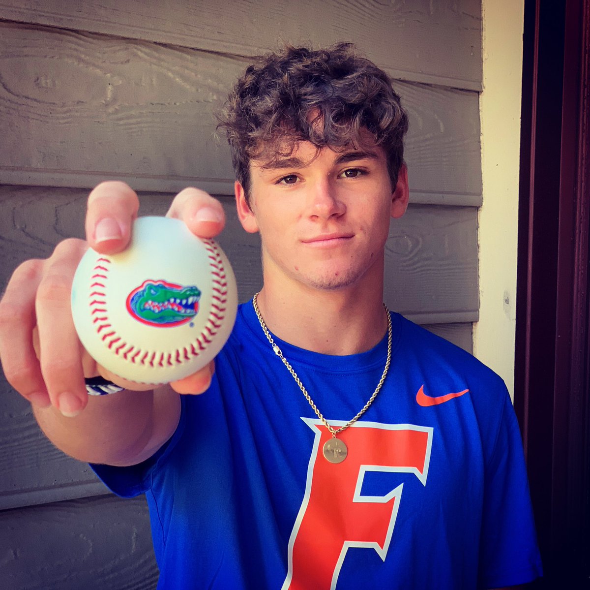 0fficial_22crob's tweet photo. I’m excited to announce my commitment to the University of Florida. #gatorbaseball #gogators 🐊 https://t.co/wWy8MvZxh0