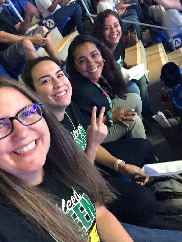MsShankleClass's tweet photo. @CBBerryES is at convocation #takeflight https://t.co/eMZ76xyvTo