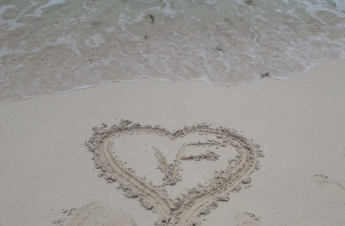 valenciafabi1's tweet photo. "Si tienes miedo de intentarlo es porque lo estás deseando.
El miedo te indica, claramente, que debes hacerlo".
#MeSientoPoderosoCuando
#love ❤ https://t.co/a4D9Wk4P06