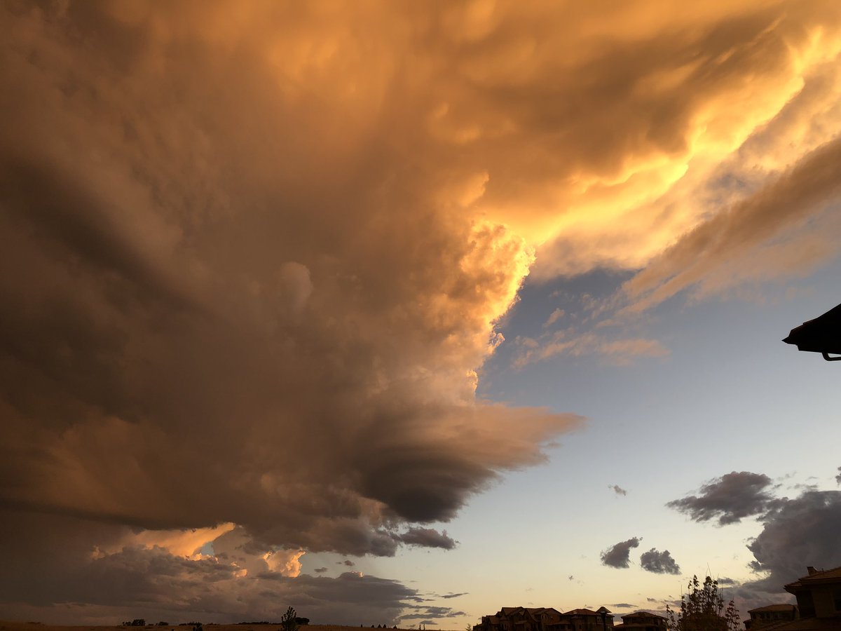 minitekton's tweet photo. More cool clouds #9WX https://t.co/9WbEdV7ksD